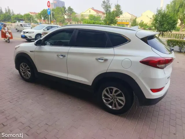 Hyundai Tucson 2015 · 1.6 AT