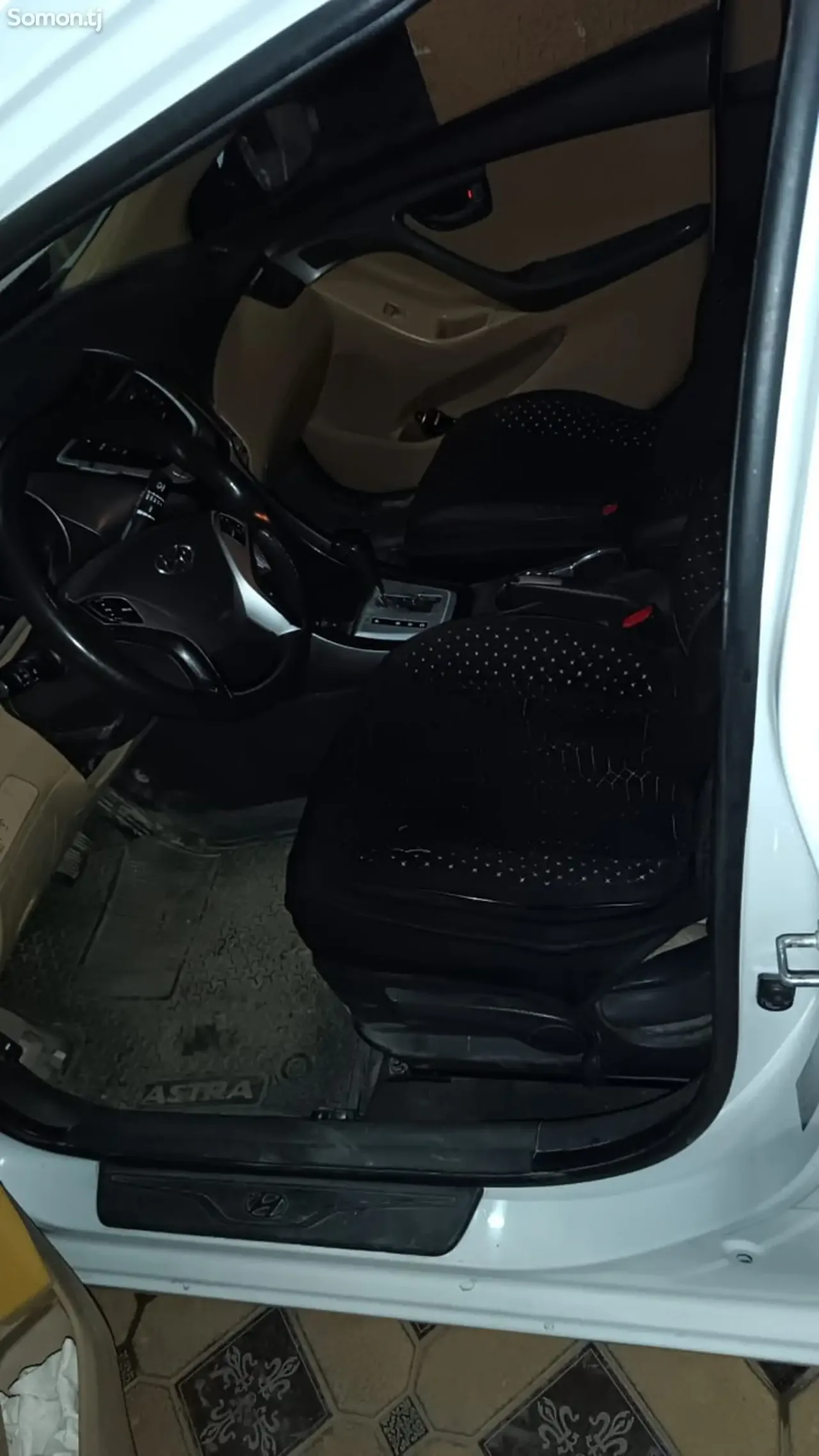 Hyundai Avante 2011 · 1.8 AT