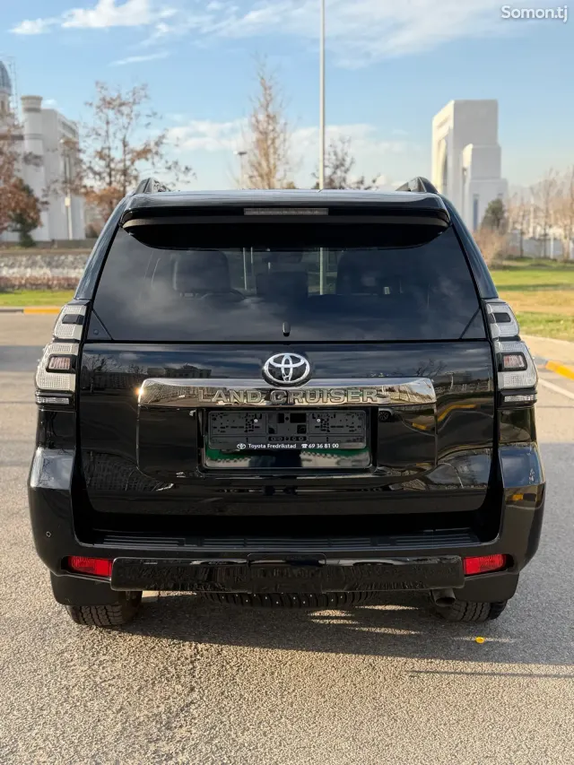 Toyota Land Cruiser Prado 2022 · 3.0 AT