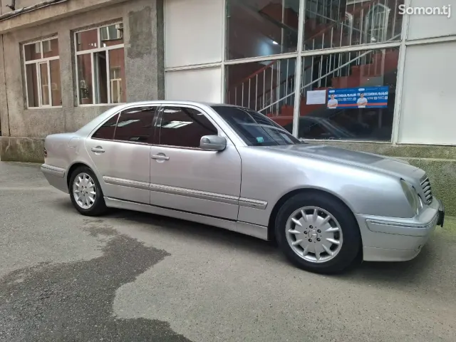 Mercedes-Benz E class 2000 · 2.3 MT