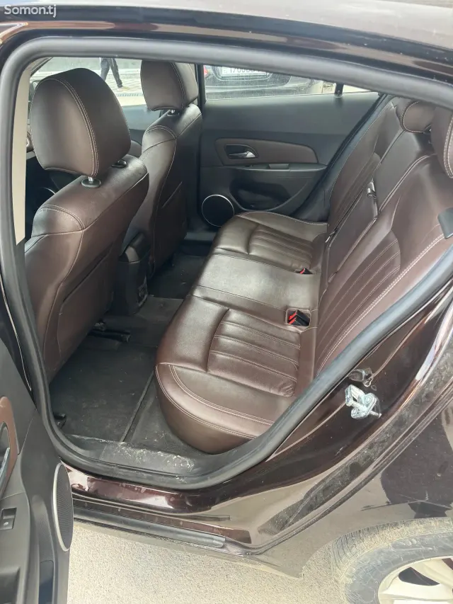 Chevrolet Cruze 2015 · 1.8 AT
