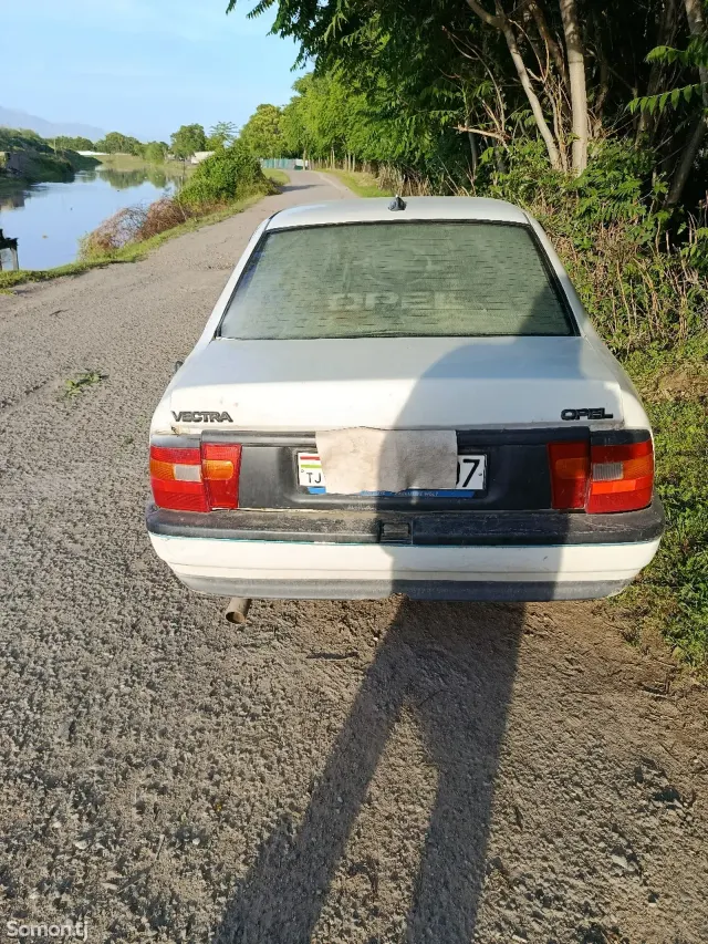 Opel Vectra A 1991 · 1.6 MT