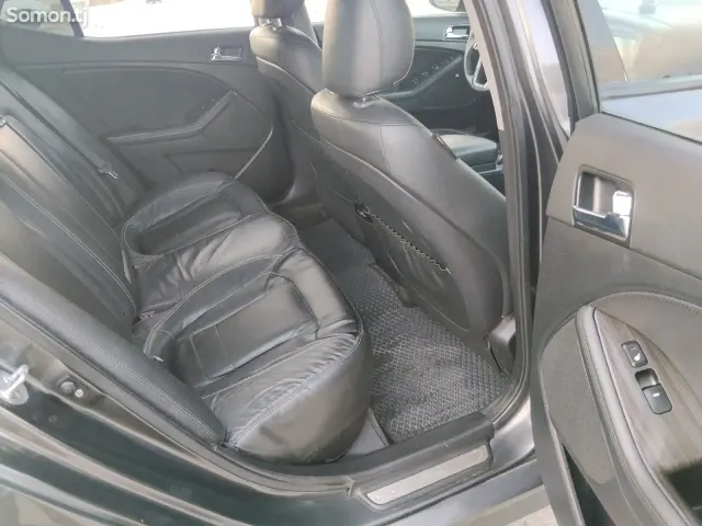 Kia K5 2011 · 2.0 AT