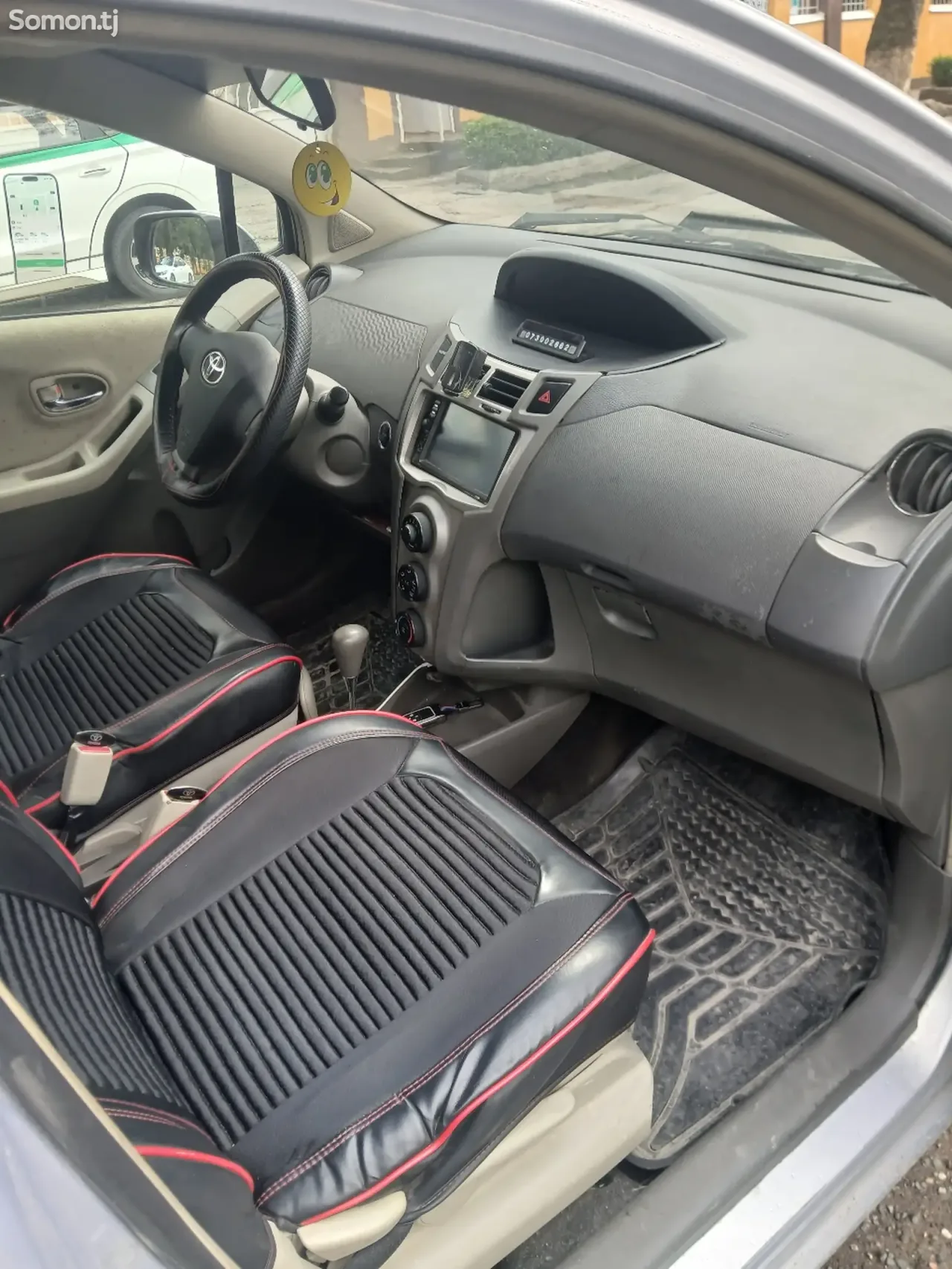 Toyota Vitz 2009 · 1.1 AT