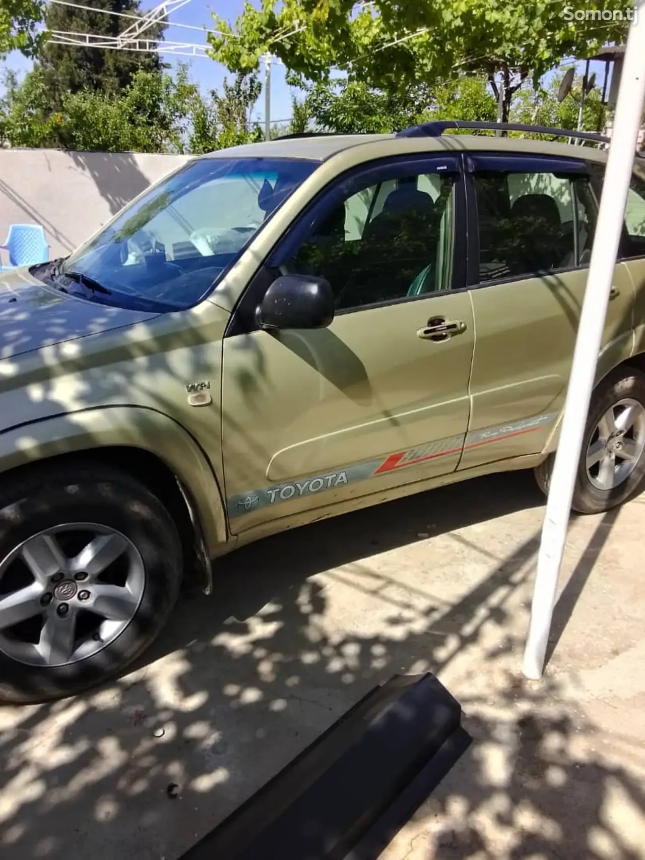 Toyota RAV 4 2004 · 2.4 MT