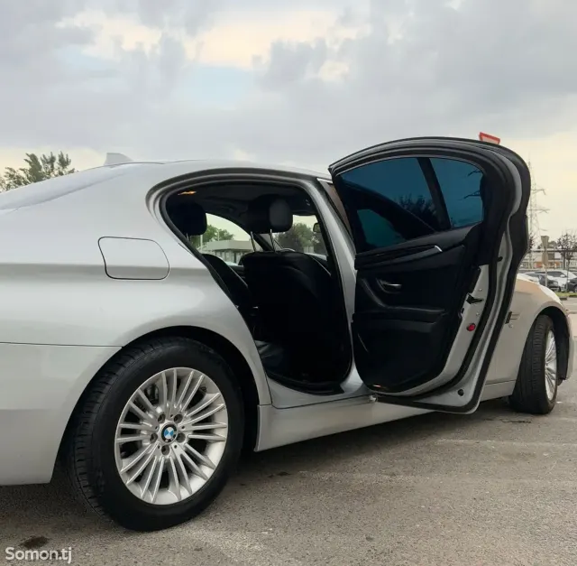 BMW 5 series 2015 · 2.0 AT