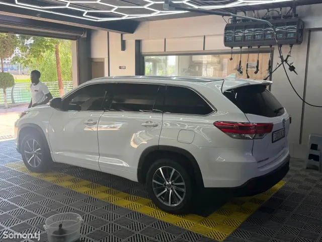 Toyota Highlander 2017 · 3.5 AT