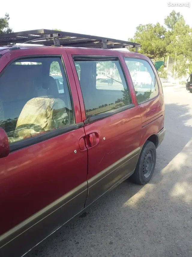 Nissan Serena 1998 · 1.6 MT