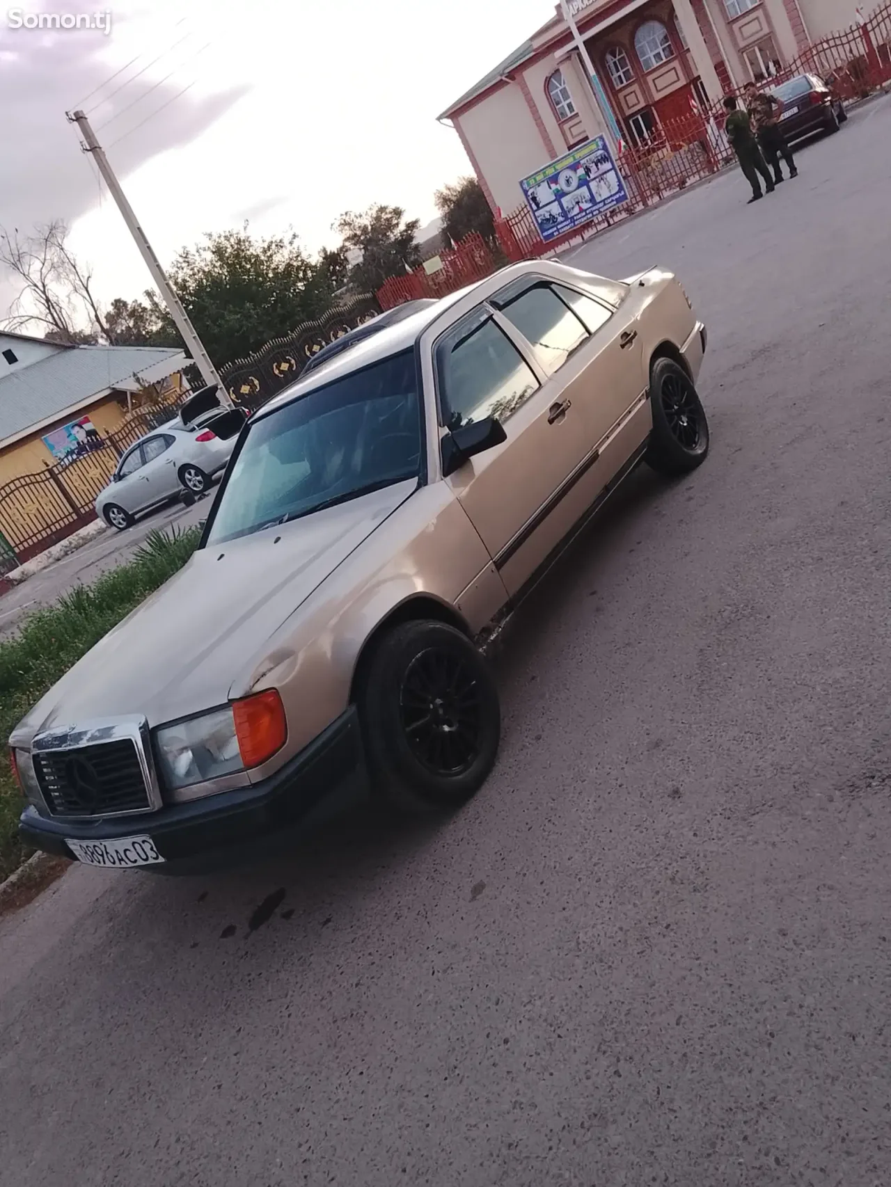 Mercedes-Benz W124 1986 · 2.0 MT