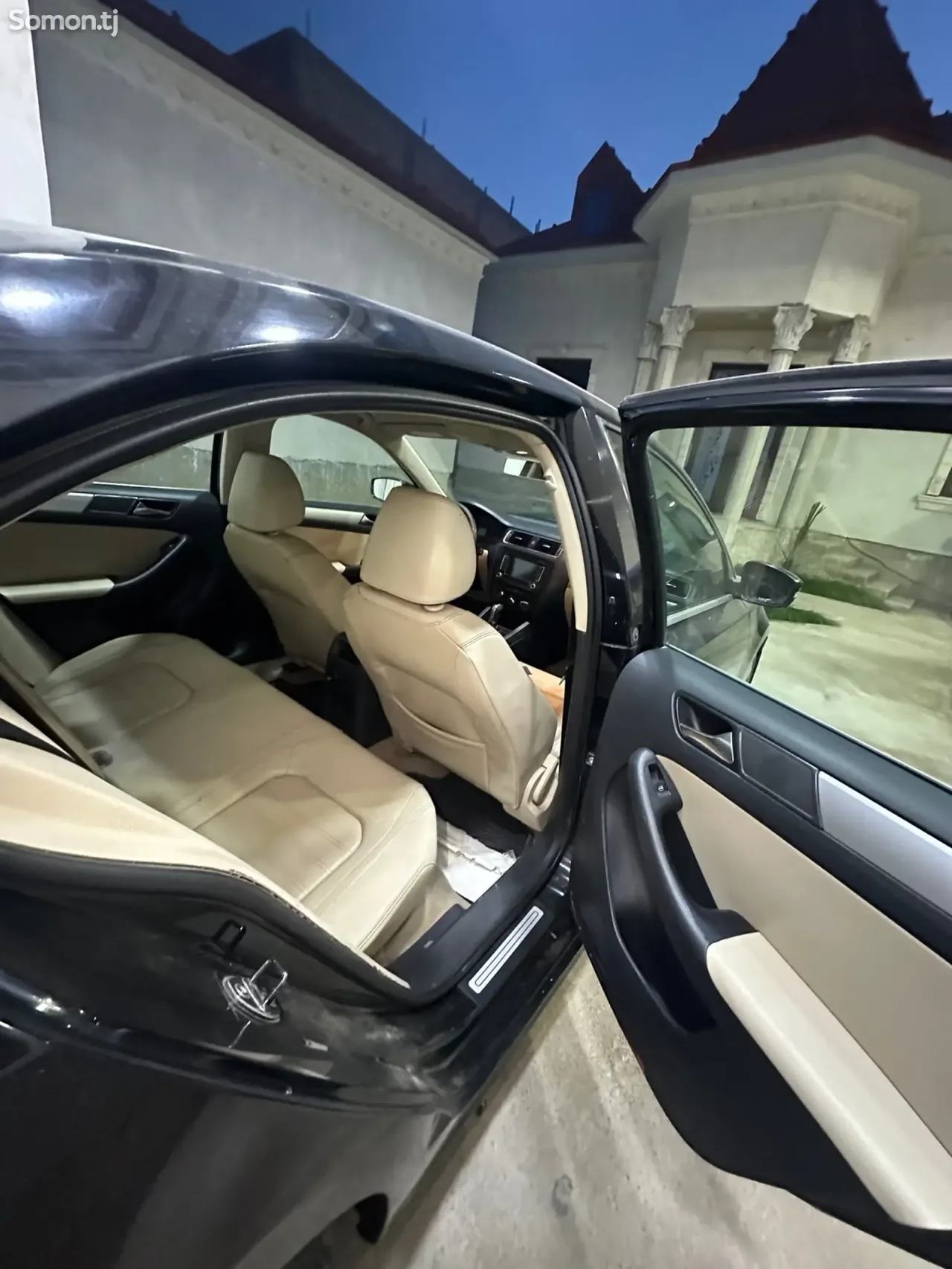 Volkswagen Jetta 2012 · 2.0 AT