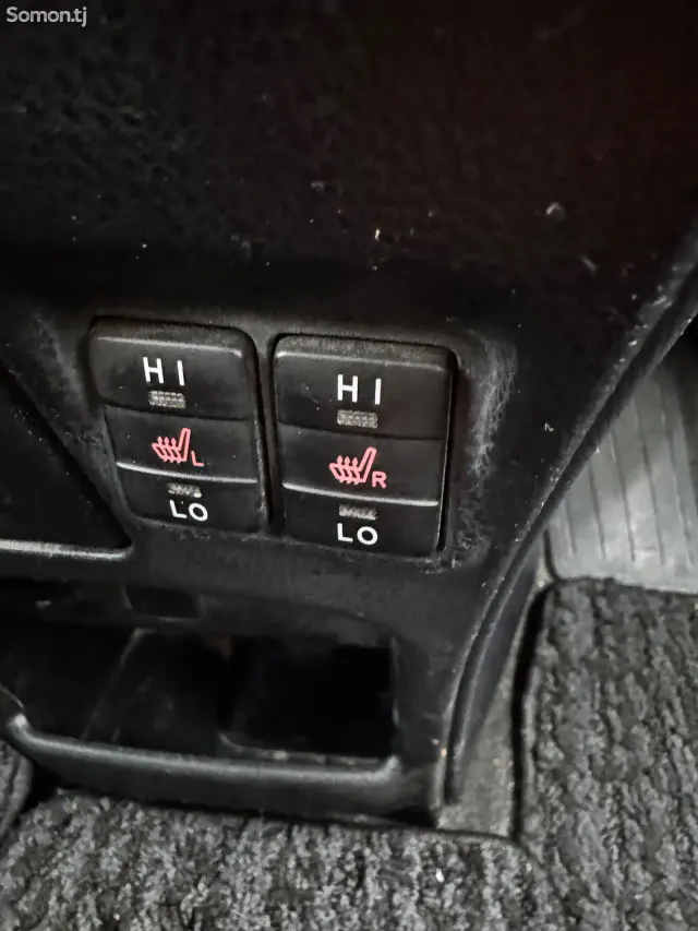 Toyota Noah 2014 · 2.0 AT