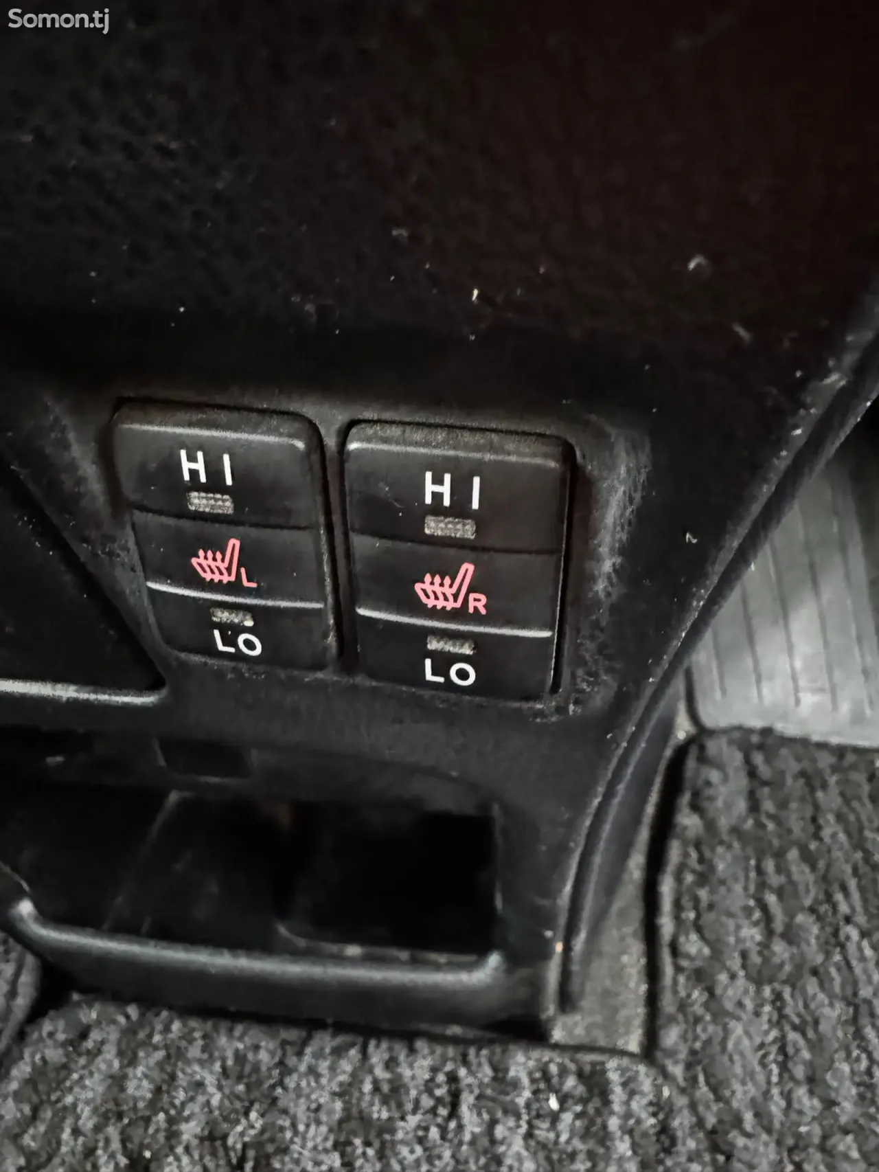 Toyota Noah 2014 · 2.0 AT