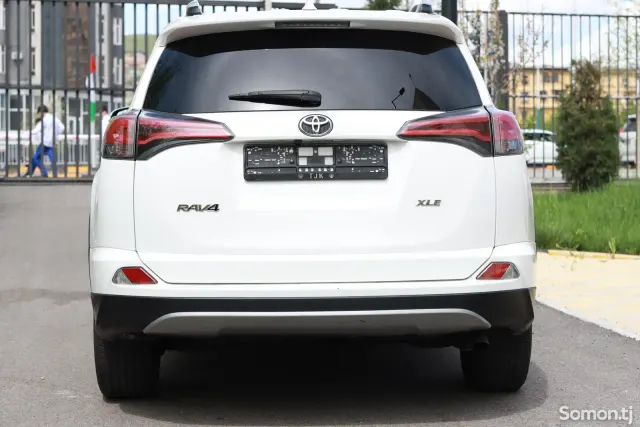 Toyota RAV 4 2018 · 2.5 AT