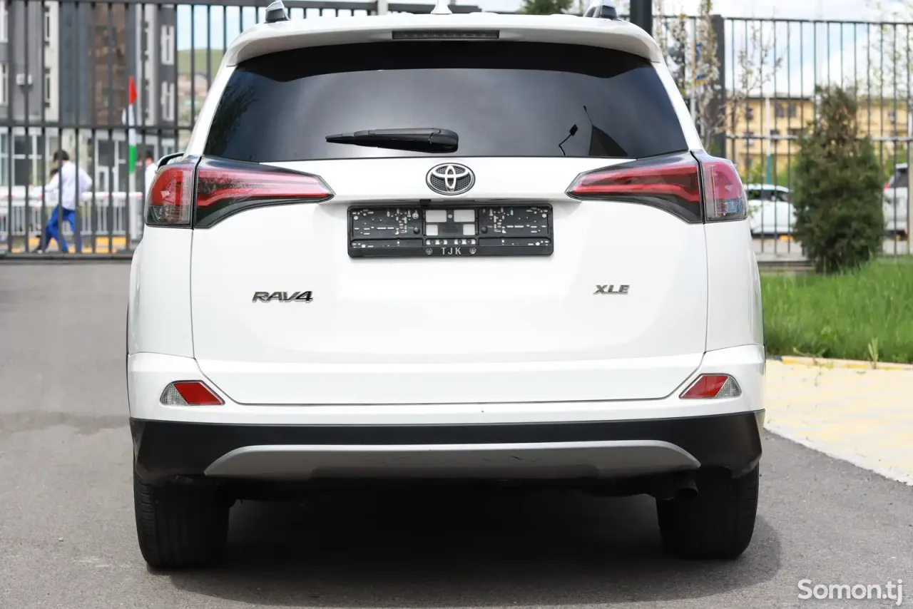 Toyota RAV 4 2018 · 2.5 AT