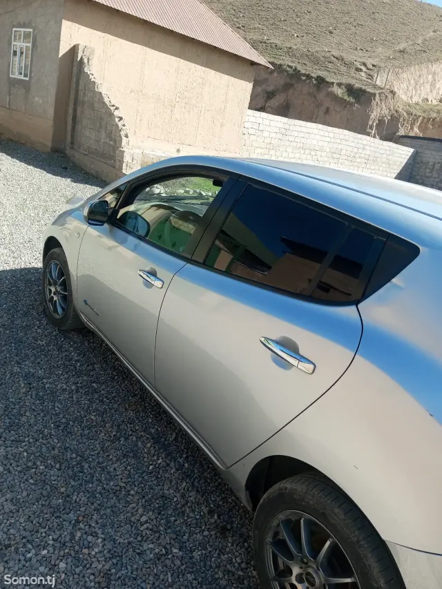 Nissan Leaf 2011 · AMT