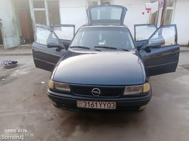 Opel Astra F 1994 · 1.6 MT