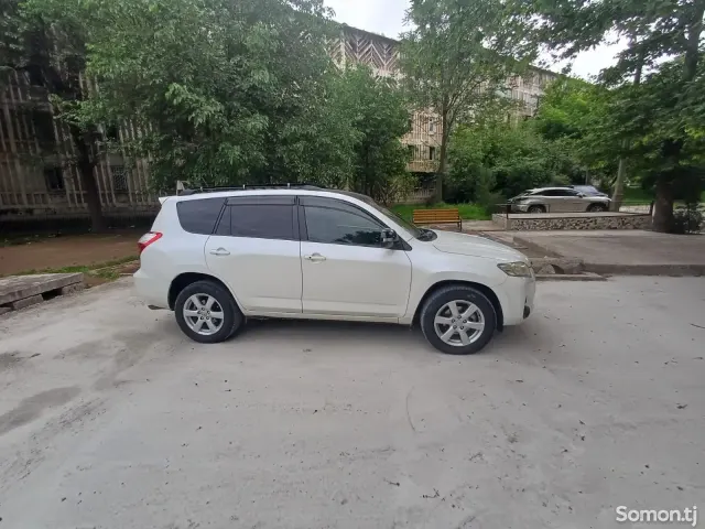 Toyota RAV 4 2007 · 2.4 AT