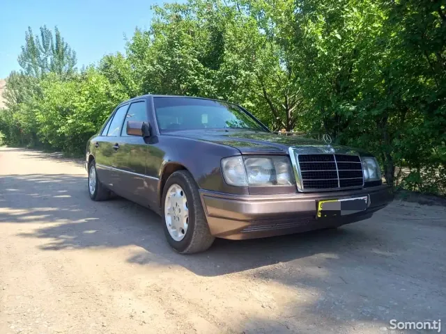 Mercedes-Benz W124 1992 · 2.0 MT