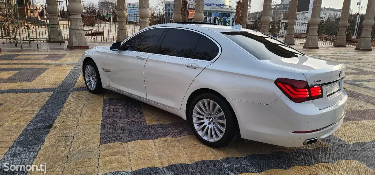 BMW 7 series 2014 · 4.0 AT