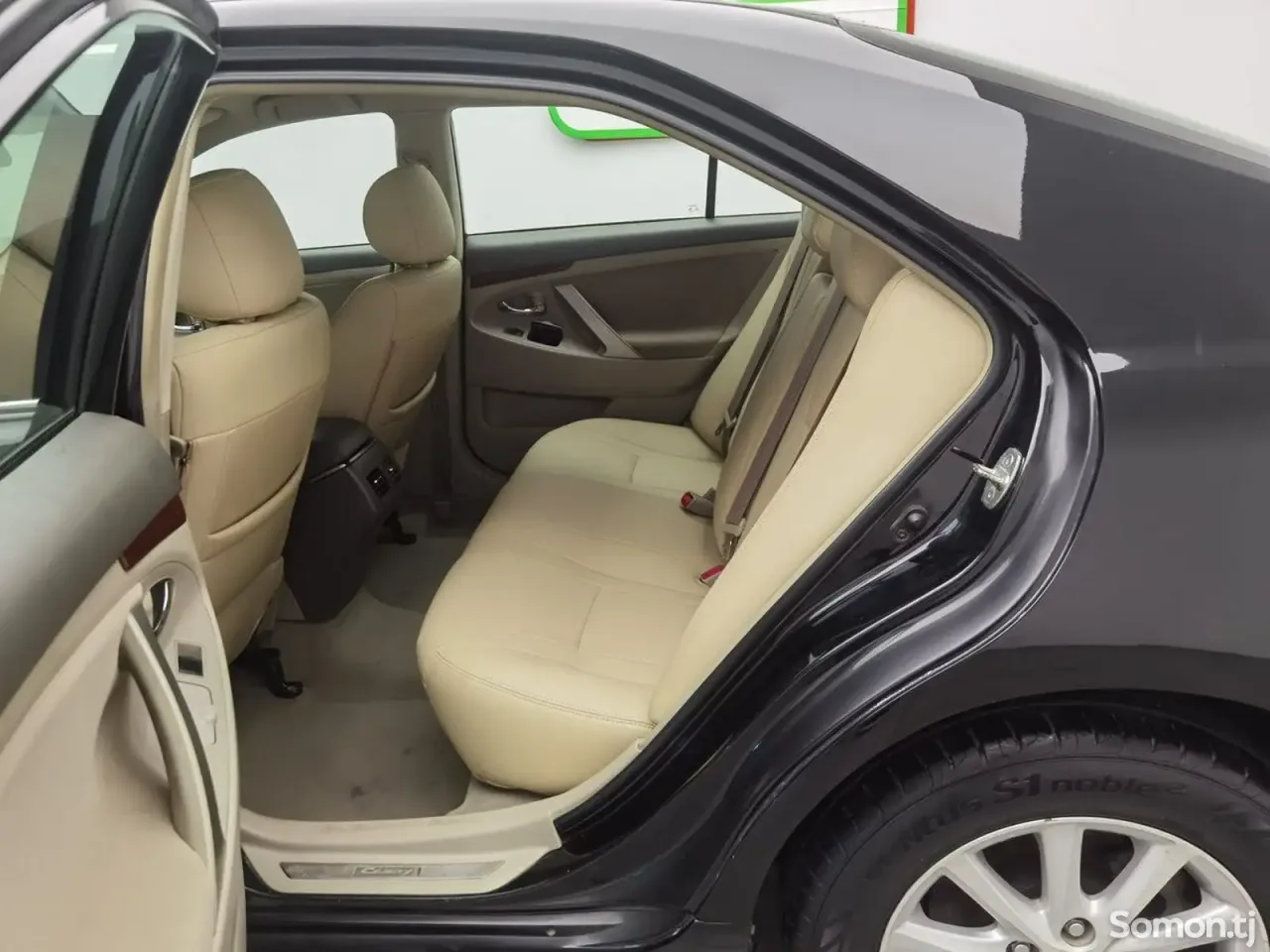 Toyota Camry 2014 · 2.0 AT