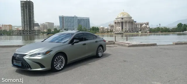 Lexus ES series 2024 · 3.0 AT