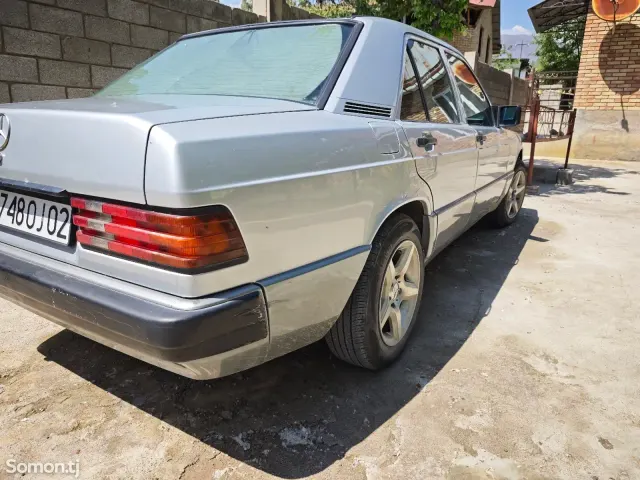 Mercedes-Benz W201 1992 · 1.8 MT