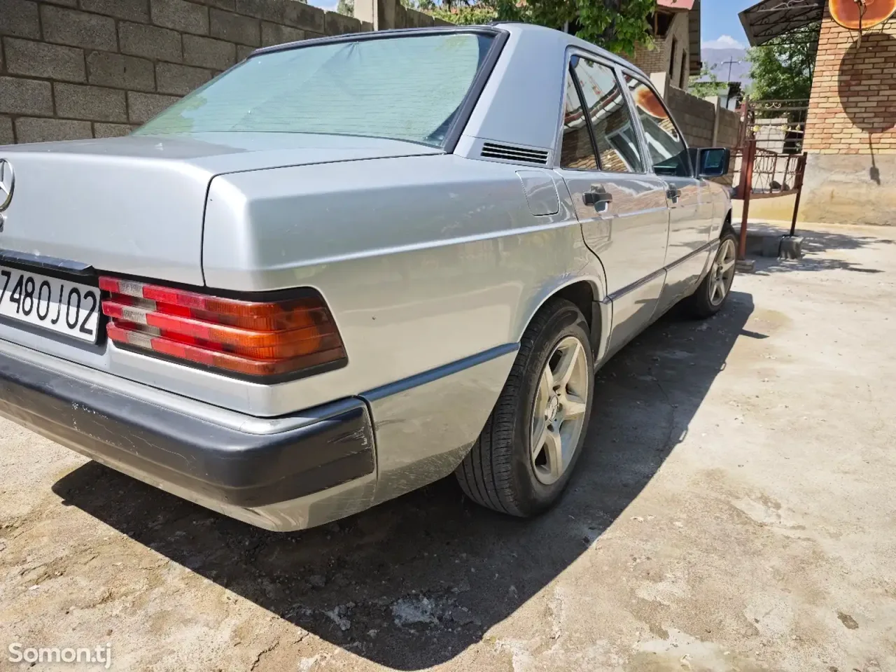 Mercedes-Benz W201 1992 · 1.8 MT
