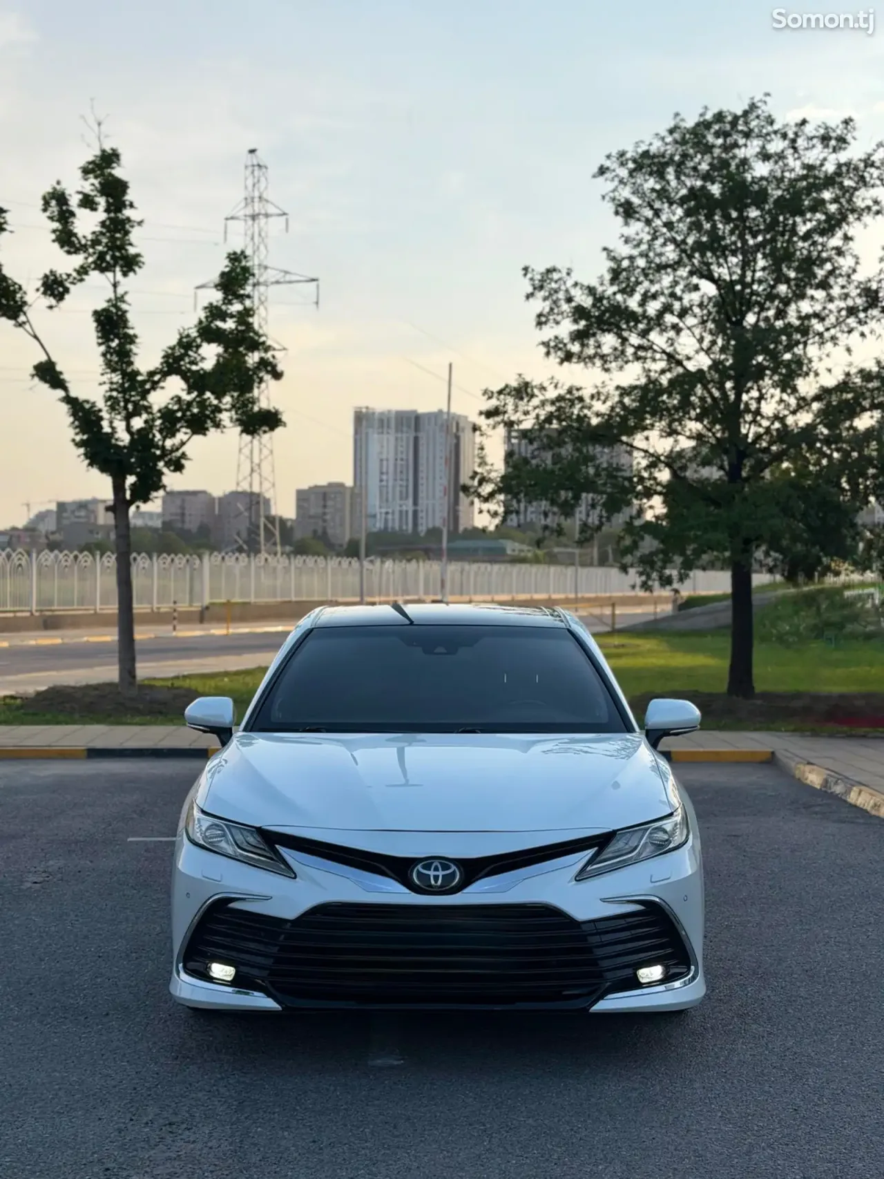 Toyota Camry 2018 · 3.5 AT