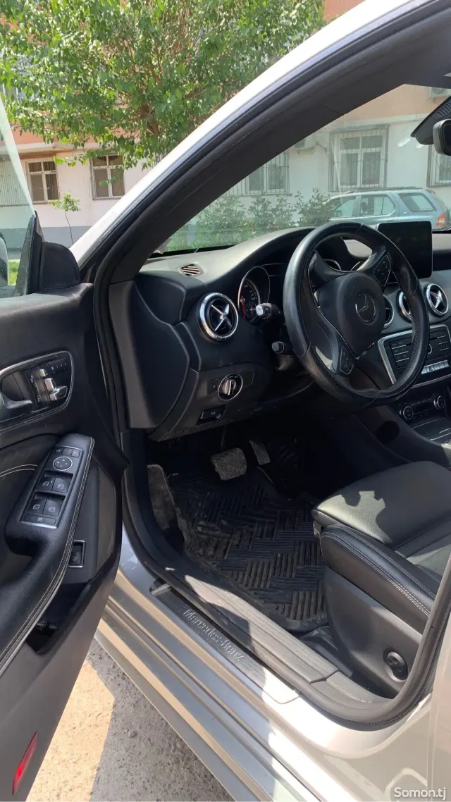 Mercedes-Benz CLA-Class 2018 · 2.0 AT
