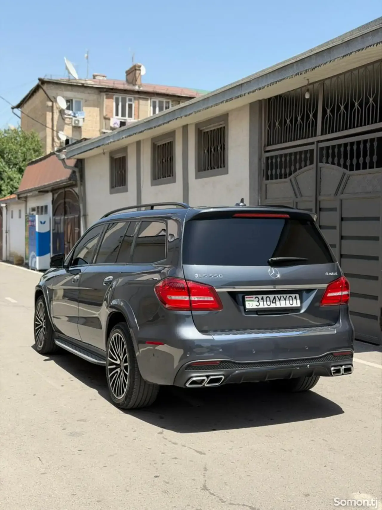 Mercedes-Benz GLS 2017 · 5.5 AT