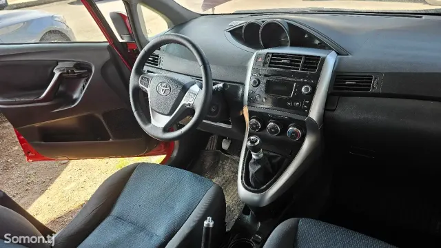Toyota Verso 2014 · 1.8 MT