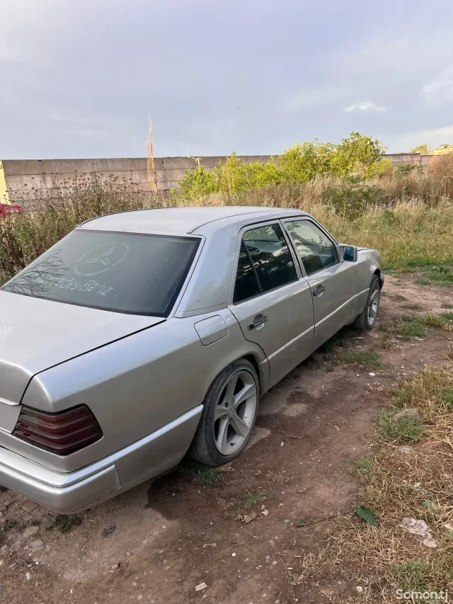 Mercedes-Benz W124 1992 · 2.0 MT