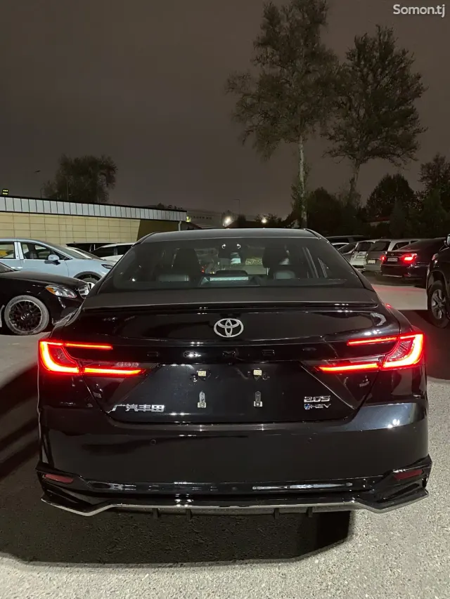 Toyota Camry 2026 · AT