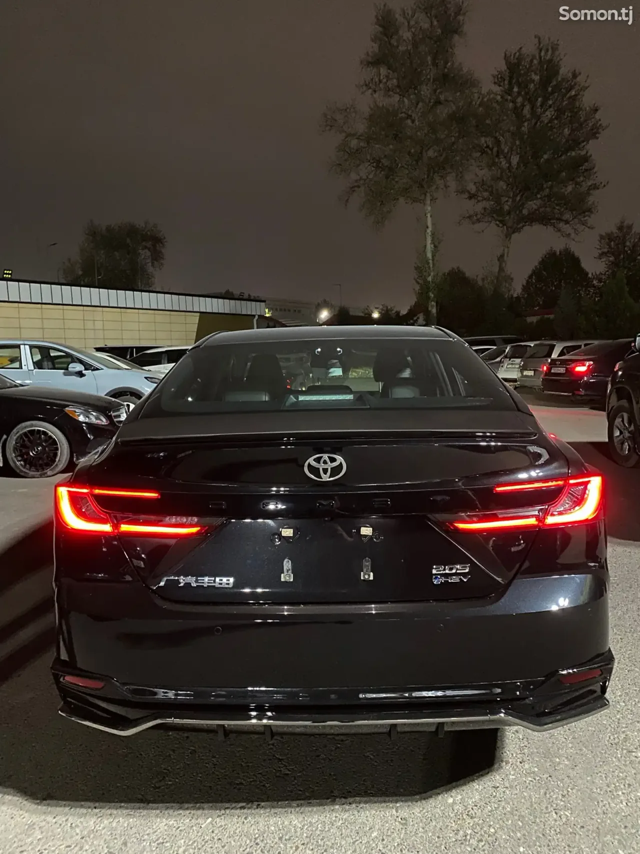 Toyota Camry 2026 · AT