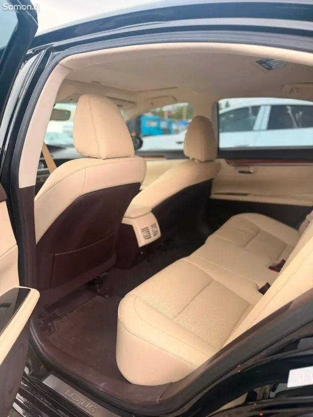 Lexus ES series 2016 · 2.5 AT