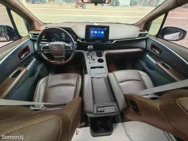 Toyota Granvia 2023 · 2.5 AT