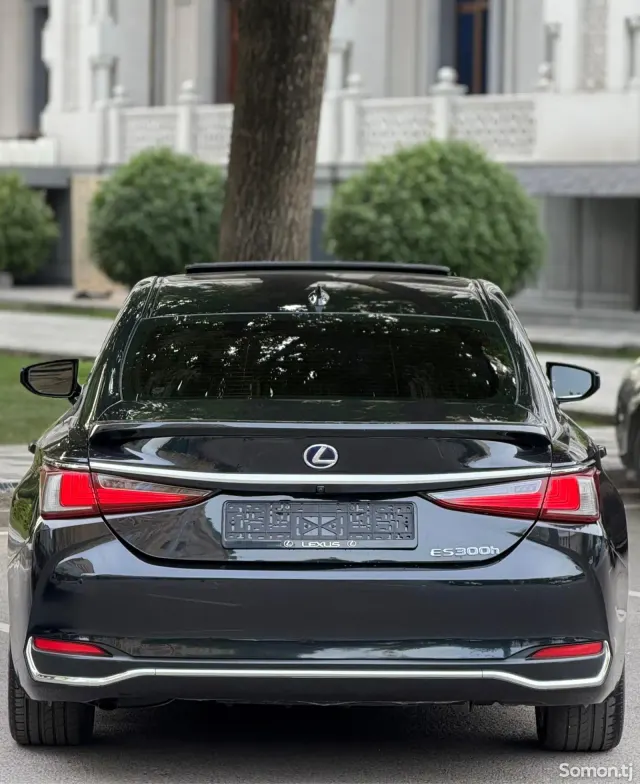 Lexus ES series 2019 · 3.0 AT