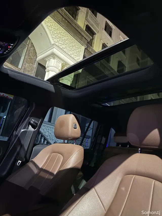 Mercedes-Benz EQB 2025 · AT