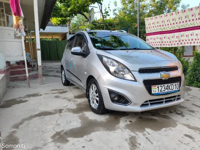 Chevrolet Spark 2014 · 1.1 AT