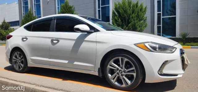 Hyundai Elantra 2017 · 2.0 AT