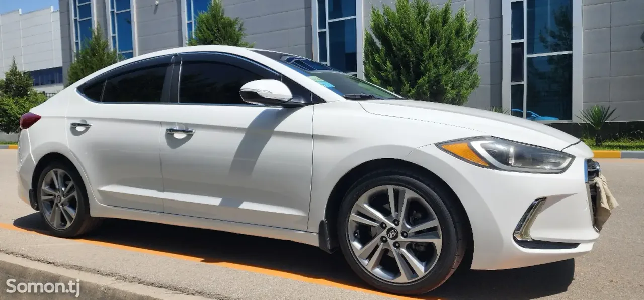 Hyundai Elantra 2017 · 2.0 AT