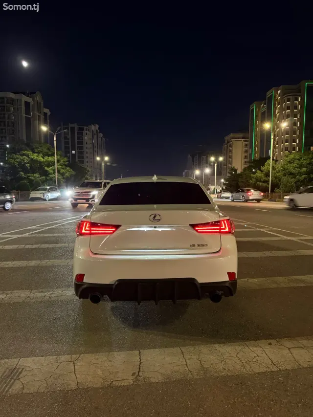 Lexus IS series 2014 · 2.5 AT