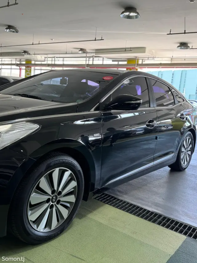 Hyundai Grandeur 2015 · 2.4 AT