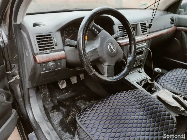 Opel Vectra C 2003 · 2.2 MT