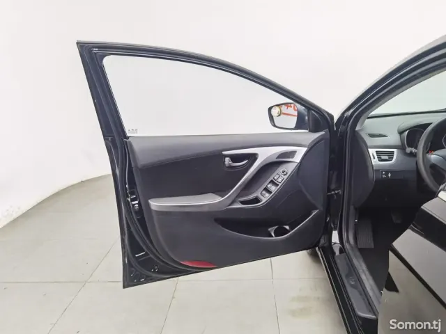 Hyundai Elantra 2015 · 1.6 AT