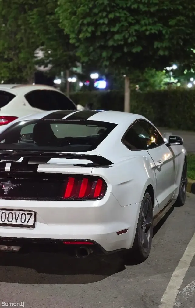 Ford Mustang 2016 · 3.7 AT
