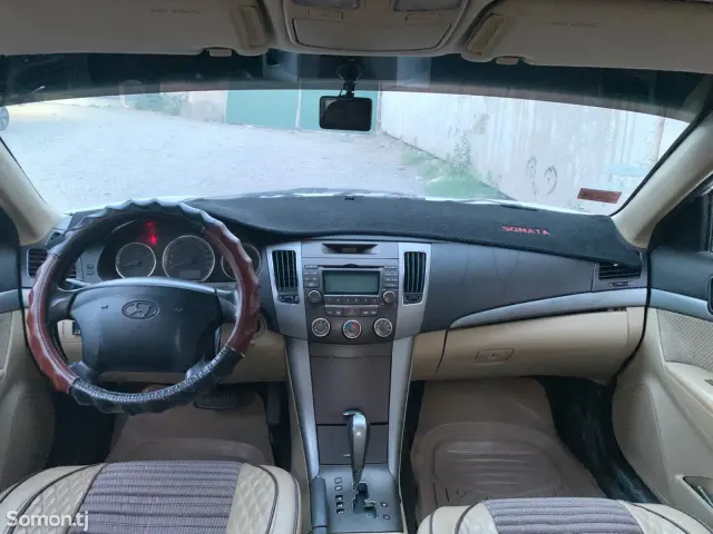 Hyundai Sonata 2009 · 2.4 AT