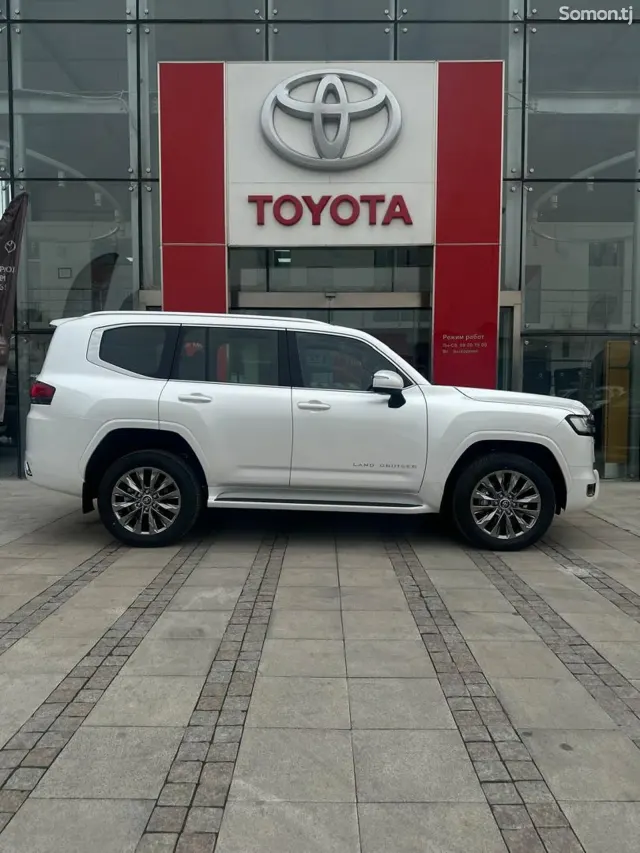 Toyota Land Cruiser 2025 · 3.5 AT
