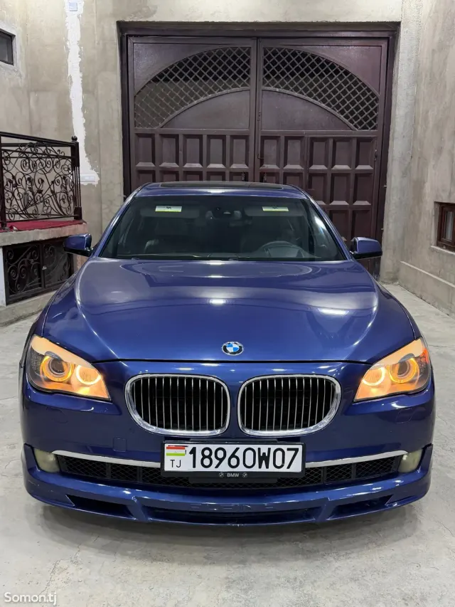 BMW 7 series 2012 · 4.4 AT