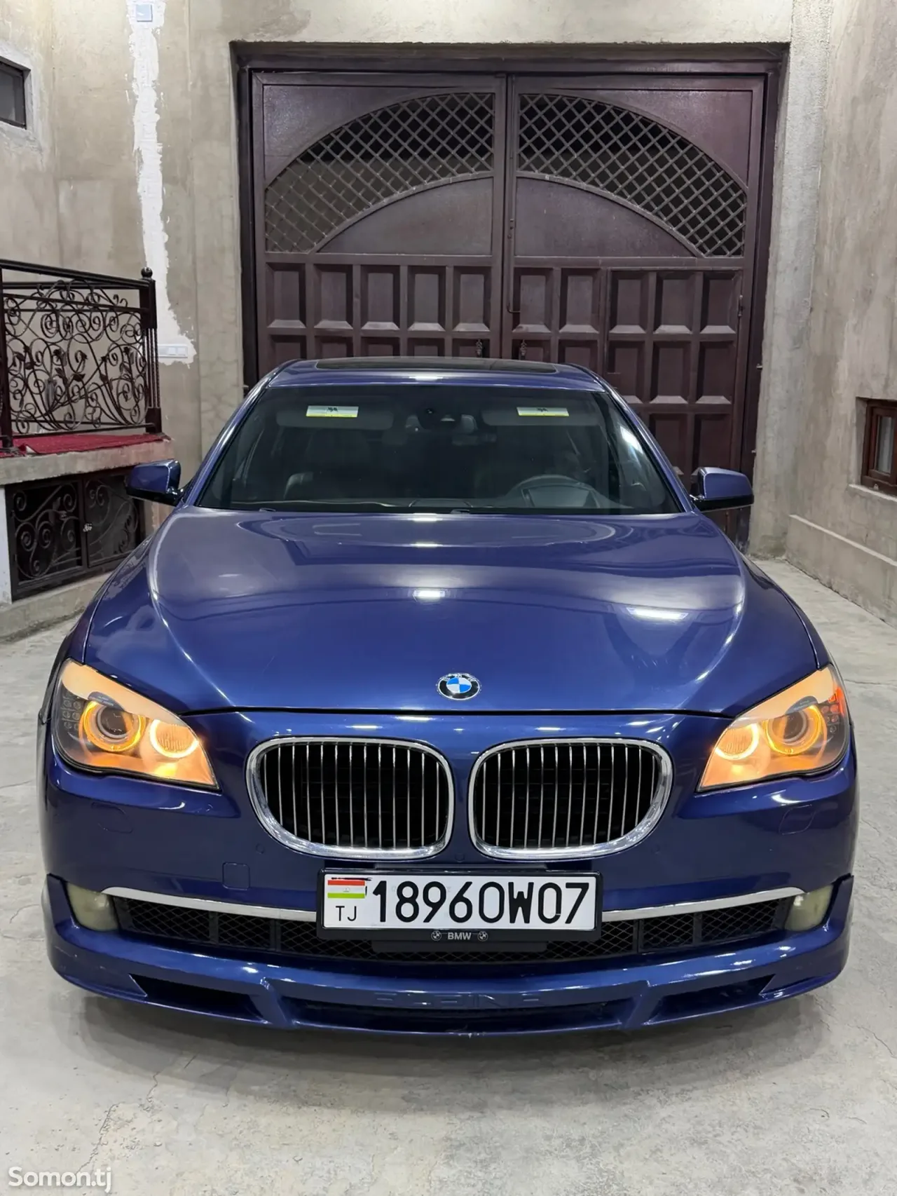 BMW 7 series 2012 · 4.4 AT